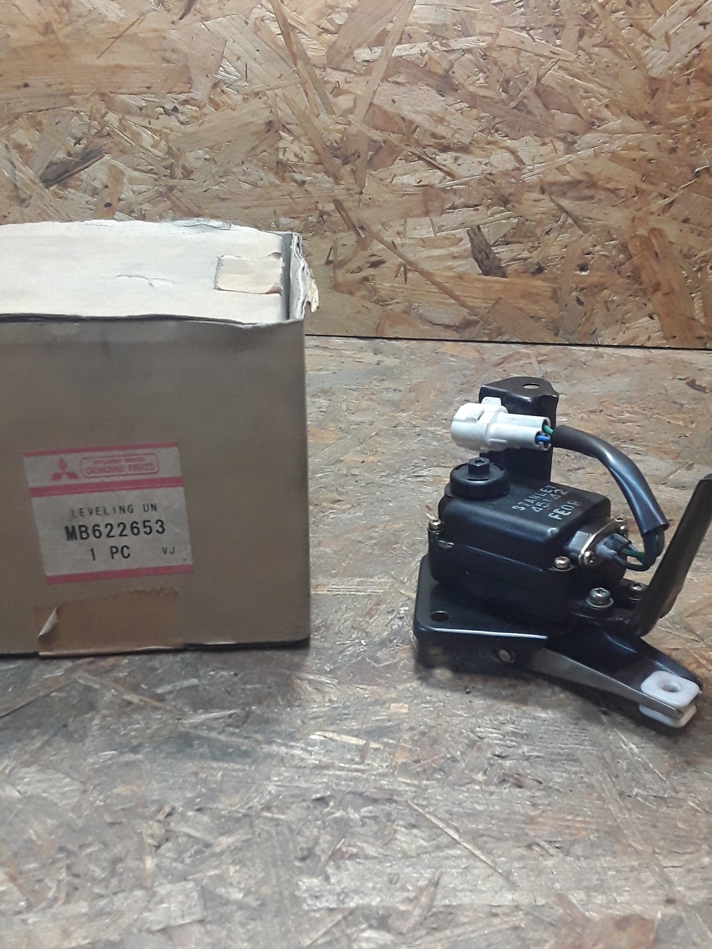 Mitsubishi Space/  Wagon Gaspedalhalter original Mitsubishi NEU