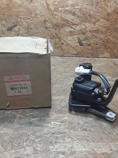 Mitsubishi Space/  Wagon Gaspedalhalter original Mitsubishi NEU