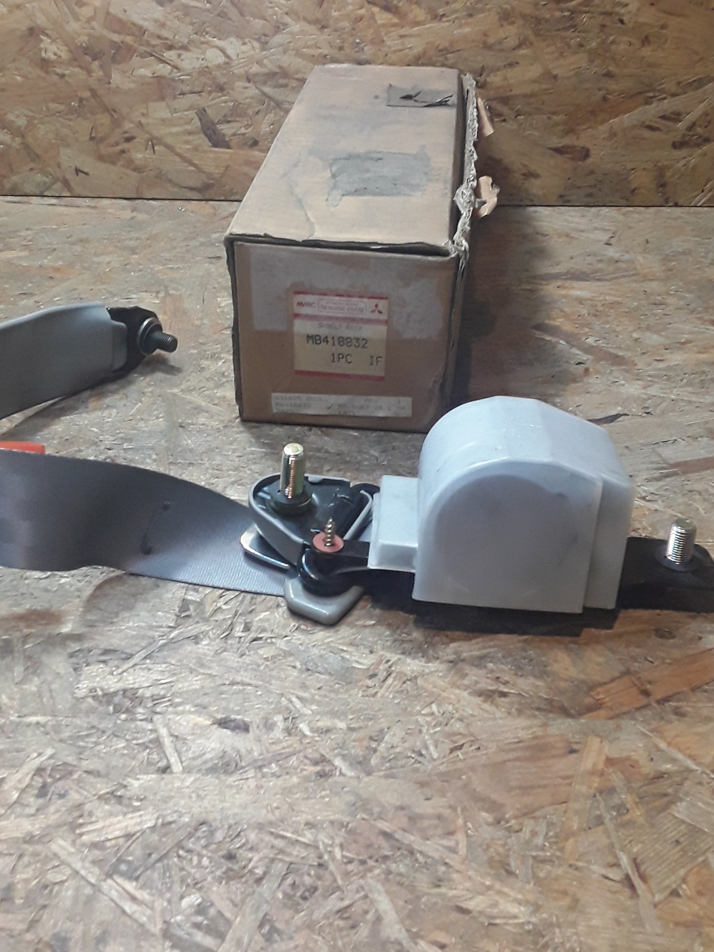 Mitsubishi Pajero Montero Sicherheitsgurt links grau original Mitsubishi NEU