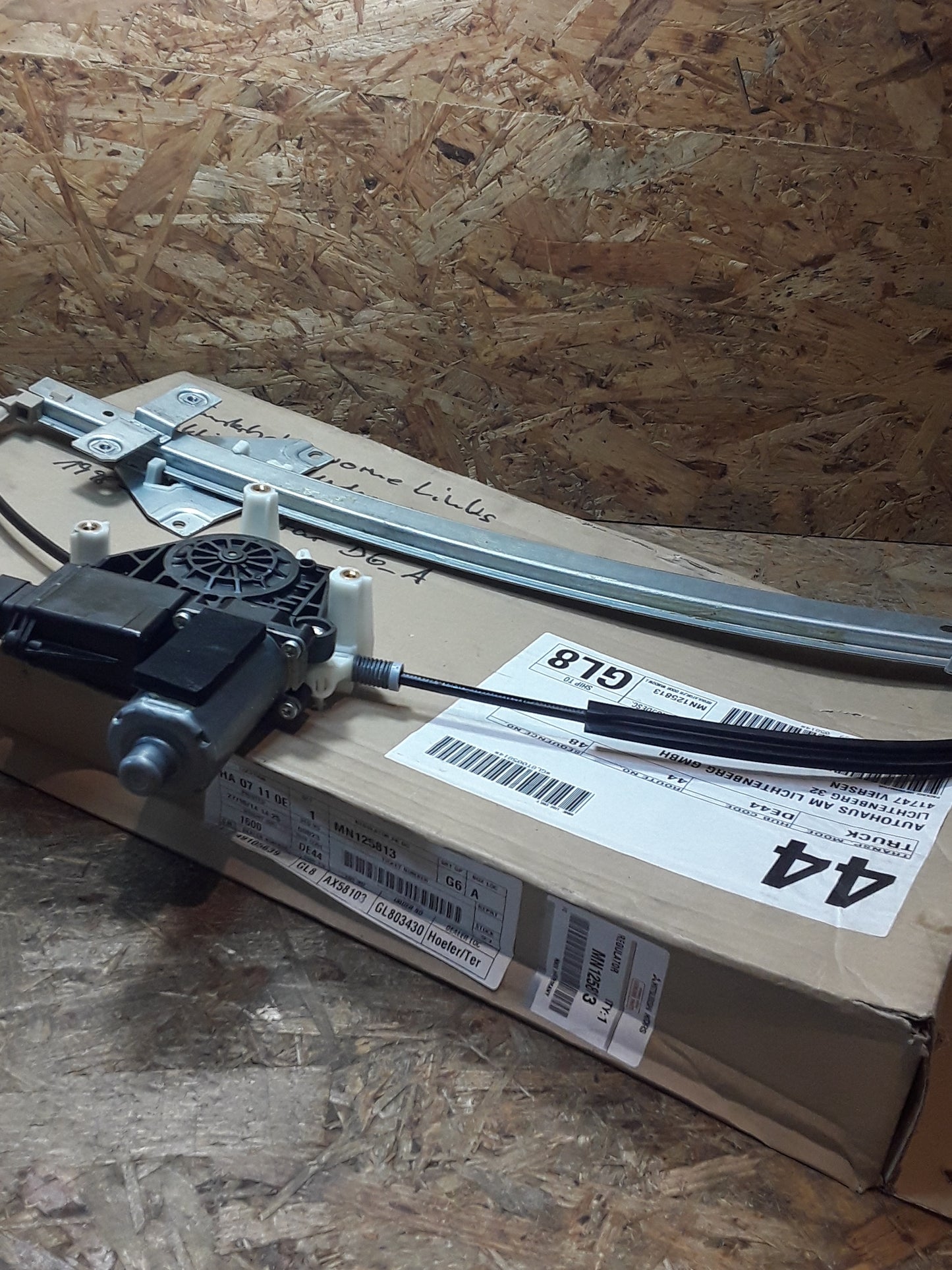 Mitsubishi Space Star D6_A Fensterheber vorne links elektrisch mit Motor original Mitsubishi NEU