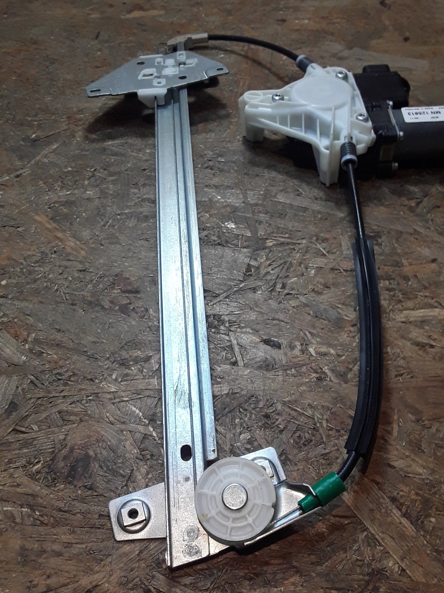Mitsubishi Space Star D6_A Fensterheber vorne links elektrisch mit Motor original Mitsubishi NEU