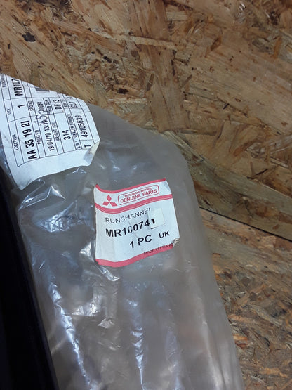 Mitsubishi Carisma LX Dichtung Fenster V.L original GM NEU