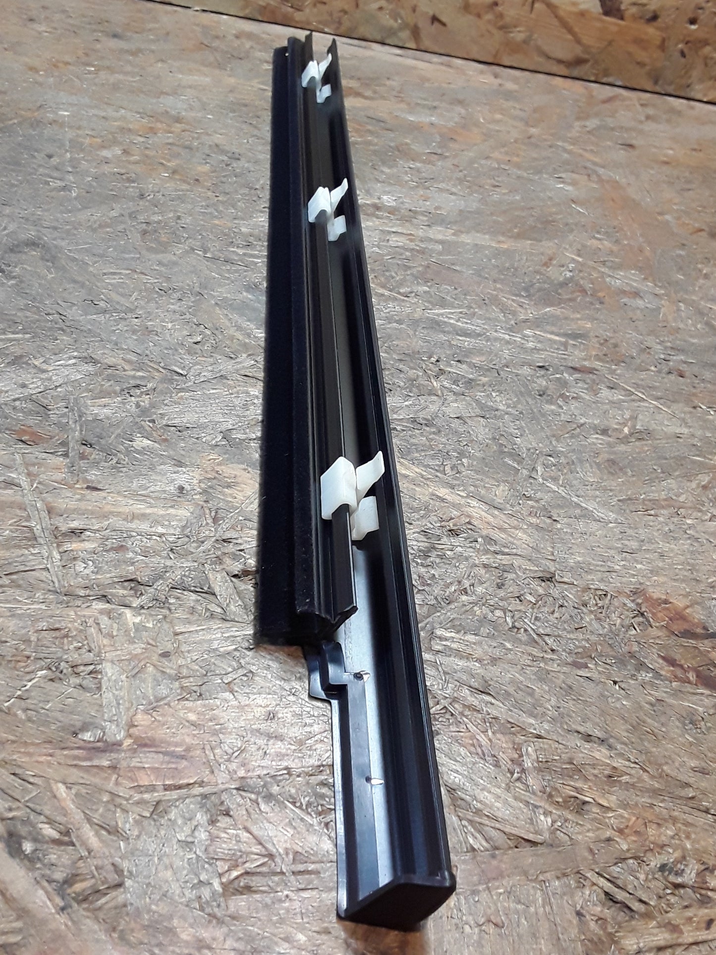 Mitsubishi Lancer Wagon Fensterschachtleiste außen rechts hinten original Mitsubishi NEU