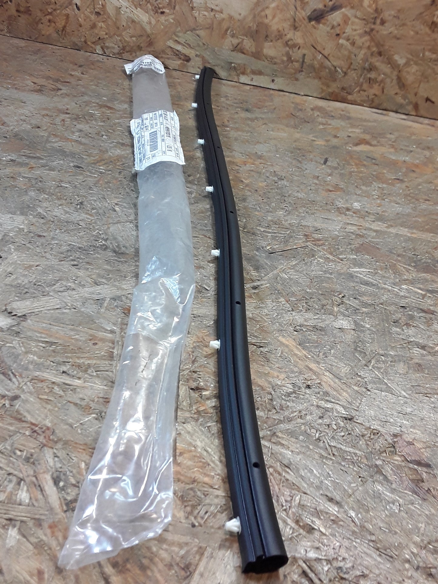 Mitsubishi Colt Z34A, Bj 06-08 Dichtung Tür vorne original Mitsubishi NEU