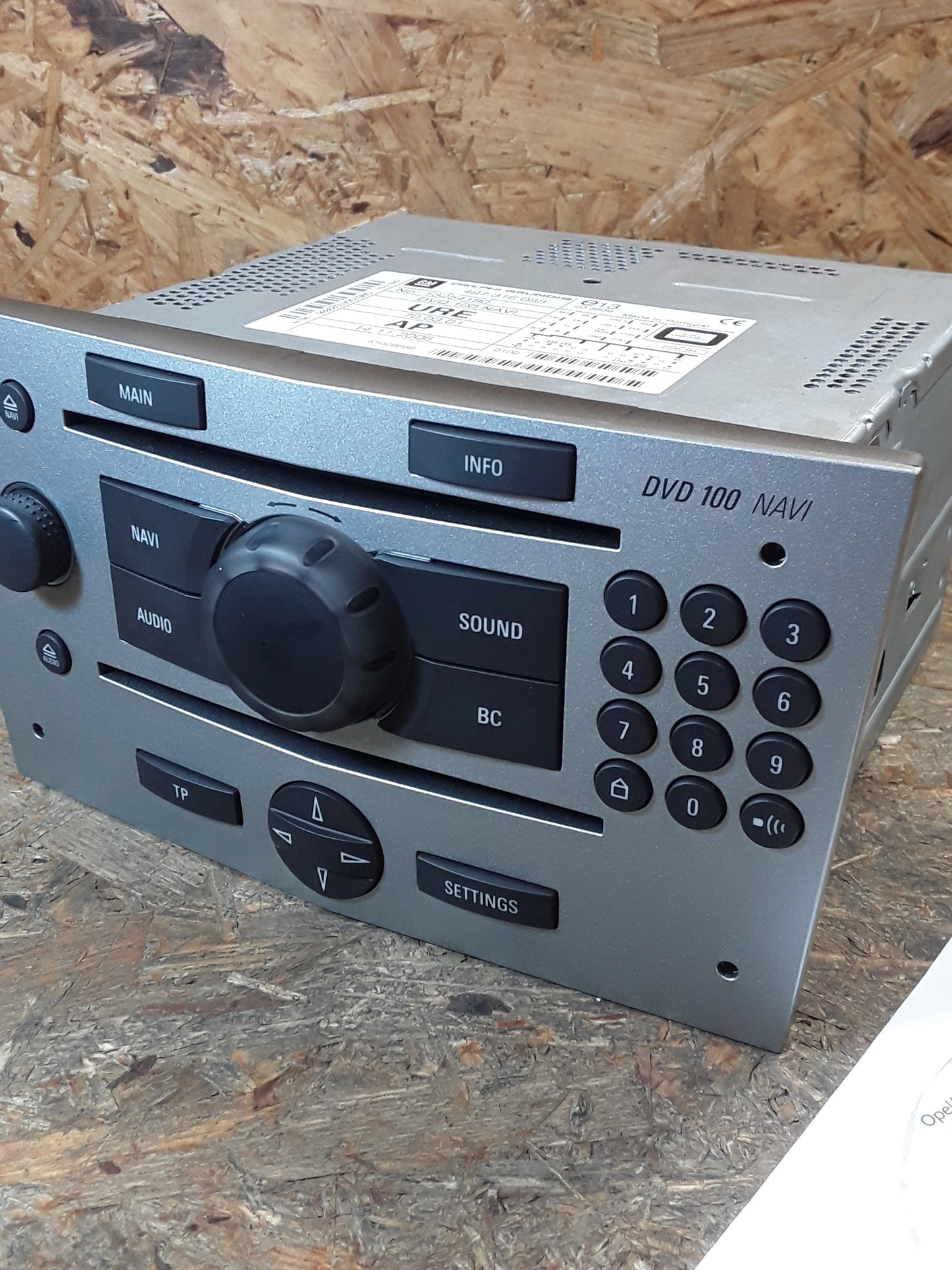 Corsa D Radio (DVD 100 MP3 (Zusatzanschluss, Line-in)) Matt-Chrom original GM NEU