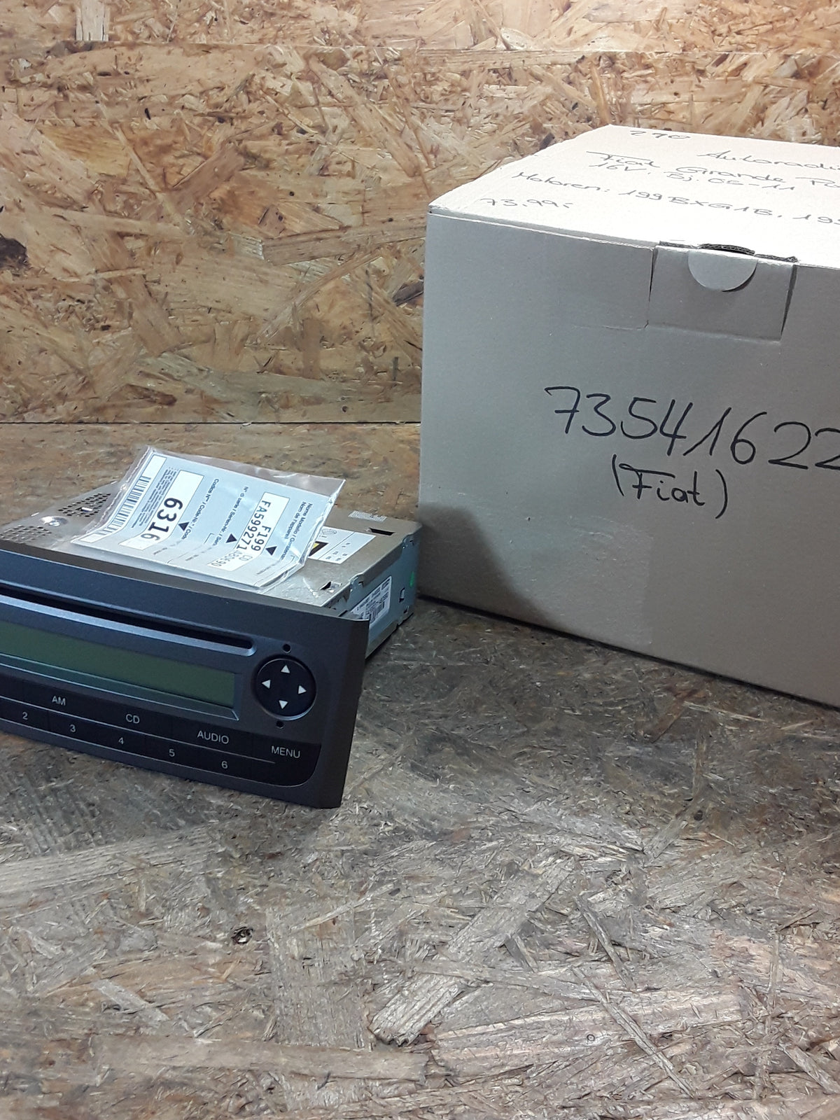 Fiat Grande Punto (199_) 1.4 16V, Bj 05-11 Autoradio (Motoren in Beschreibung) original Fiat NEU