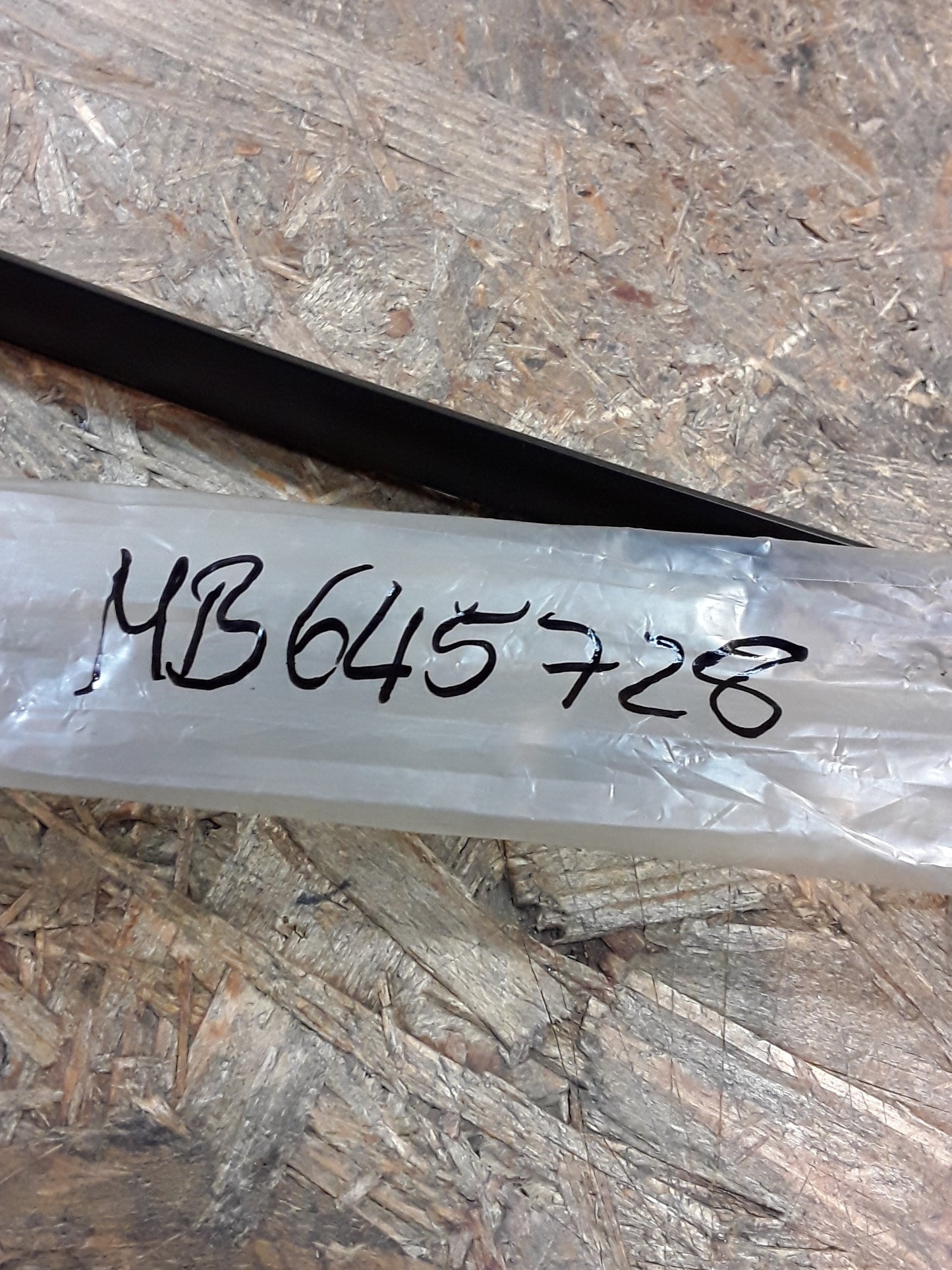 Mitsubishi Pajero ll Bj 91-00 V20 Zier- Schutzleiste, Frontscheibe oben Metall original Mitsubishi NEU