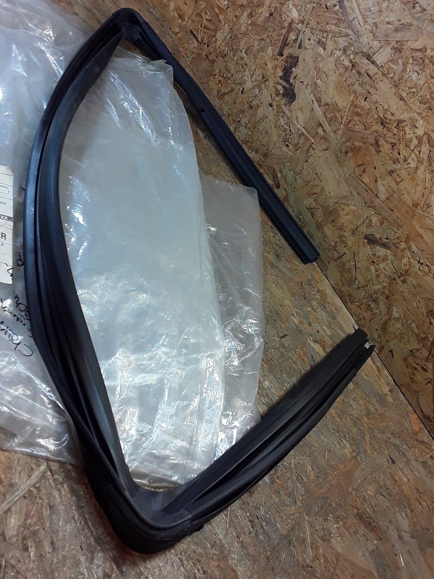 Chevrolet Sonic Vordertürfenster-Lauschienendichtungsstreifen rechts original GM NEU