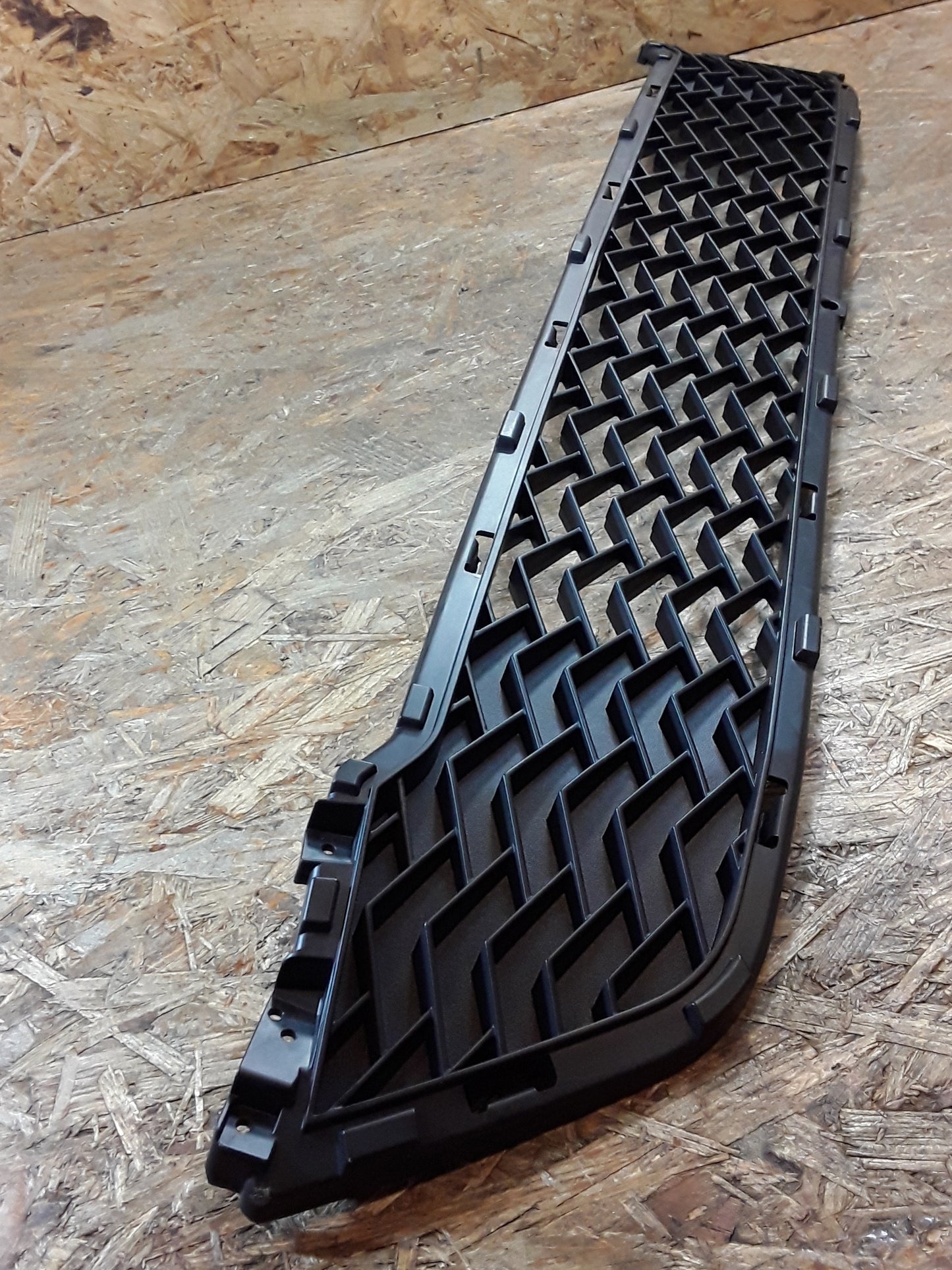 Chevrolet Spark Bj 10 1.0l Kühlergrill an Stoßstange vorne original GM NEU