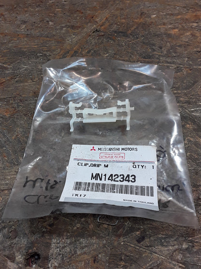 Mitsubishi Outlander/ Lancer Clip für Dachleiste original Mitsubishi NEU