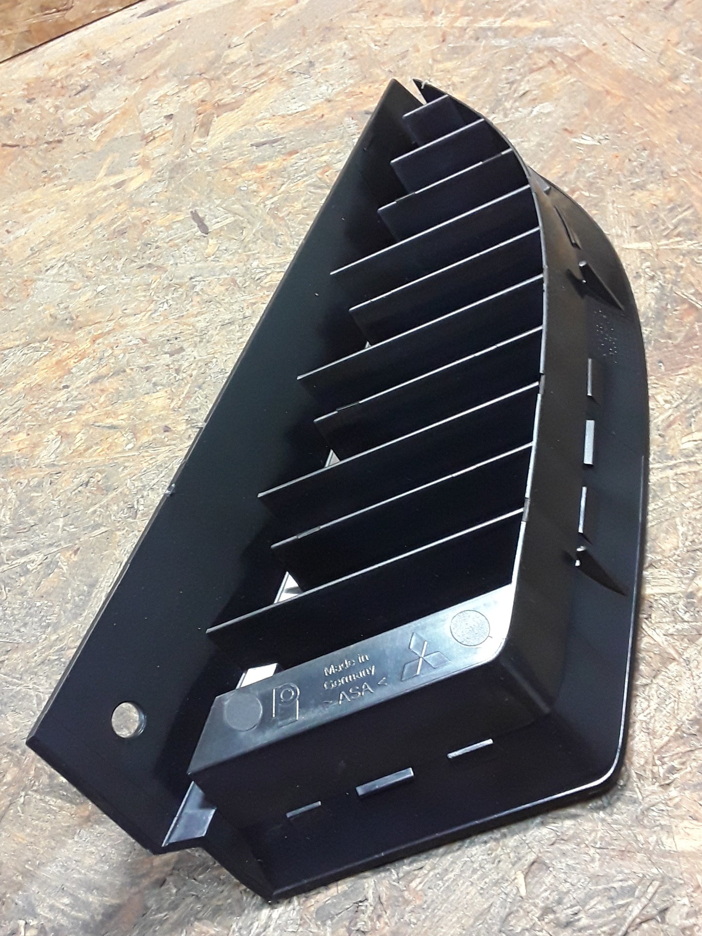 Mitsubishi Colt VI 04-08 Kühlergitter,  Kühlergrill original Mitsubishi NEU
