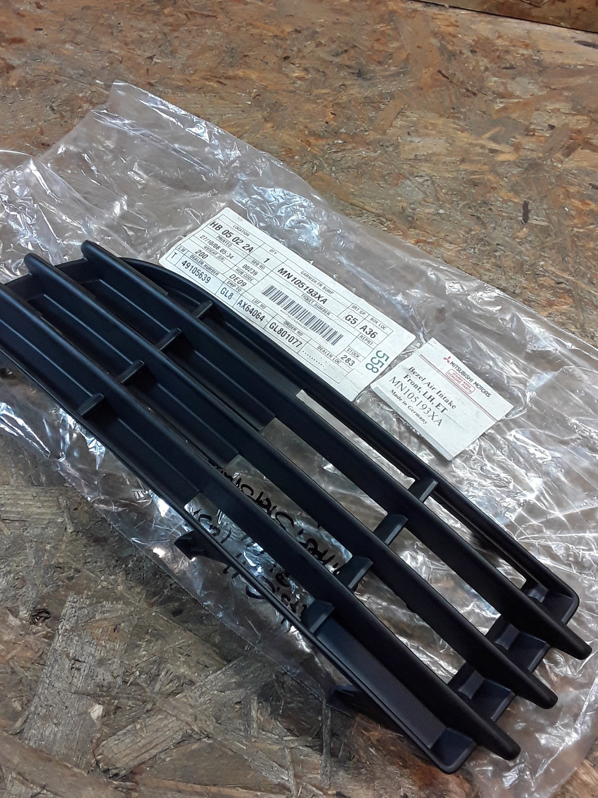 Mitsubishi Colt Z3 Bj 04 Gittervan Stoßstange vorne links original Mitsubishi NEU