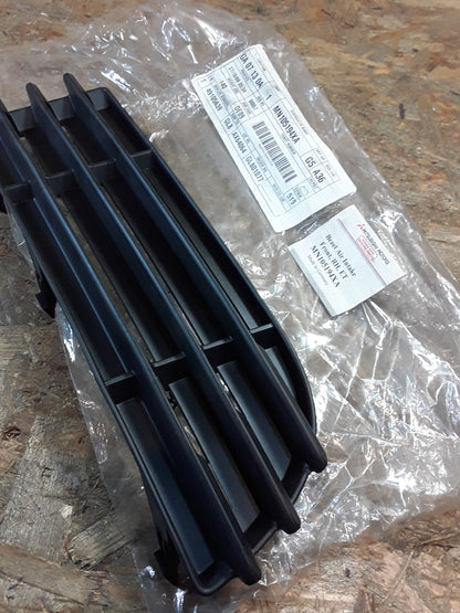 Mitsubishi Colt Z3 Grill an Stoßstange vorne rechts original Mitsubishi NEU