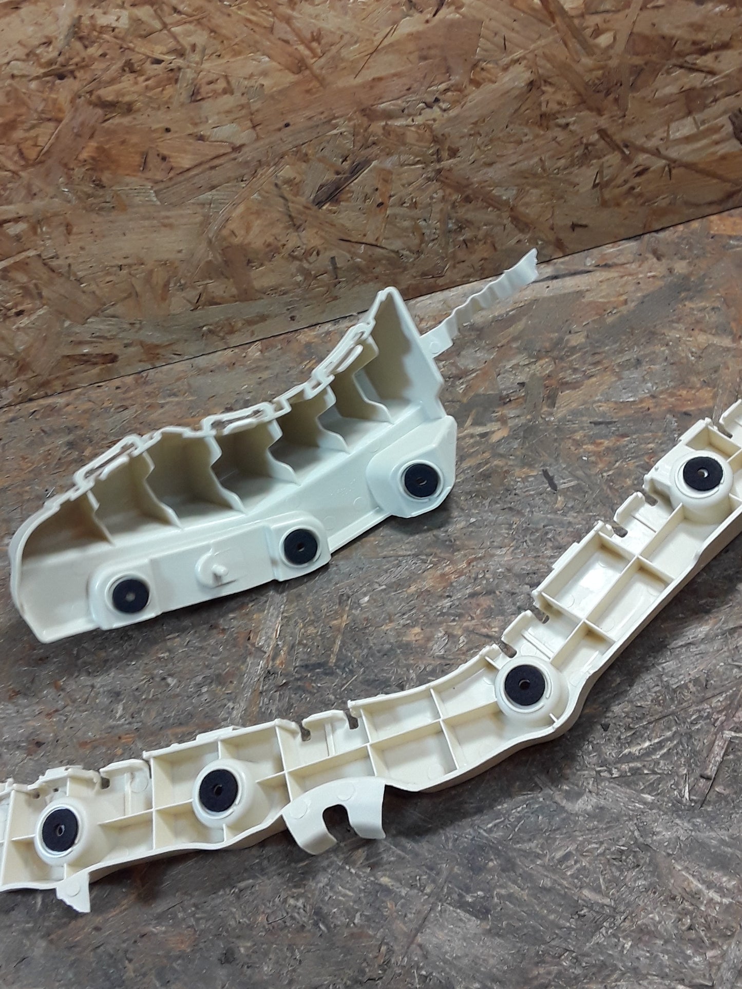 Chevrolet Sonic Bj 12-18 Halterung untere Stoßstangenblende H.L original GM NEU