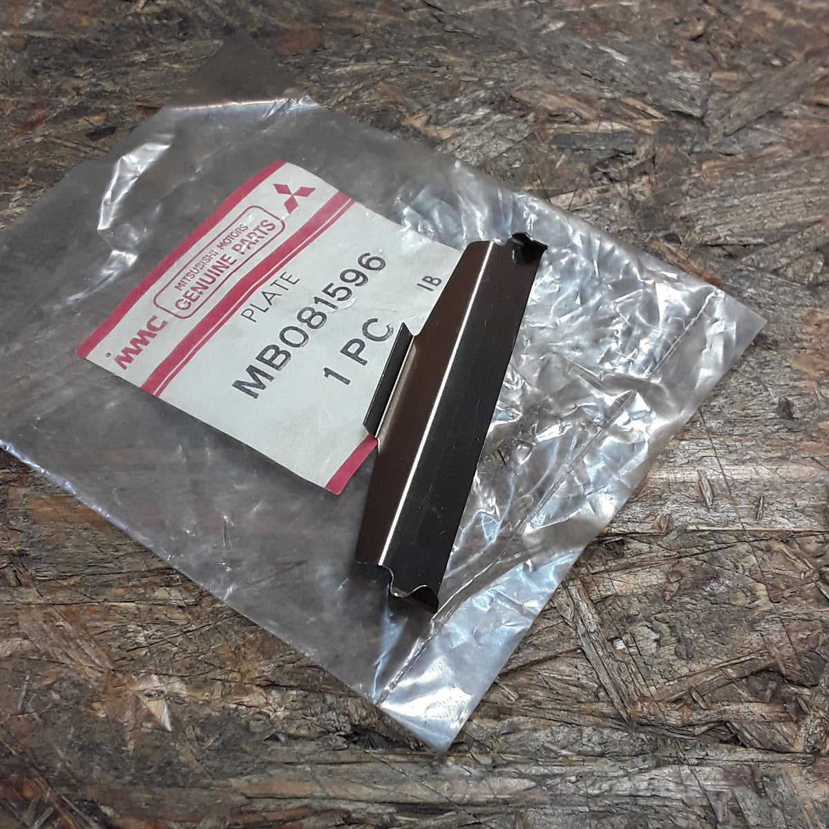 Mitsubishi Starion A182A Bj 82-83 Platte hinterer Bremsbelagstecker original Mitsubishi NEU
