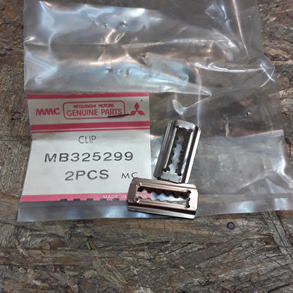 Mitsubishi EVO 7/8/9 Clip Frontstoßstange original Mitsubishi NEU