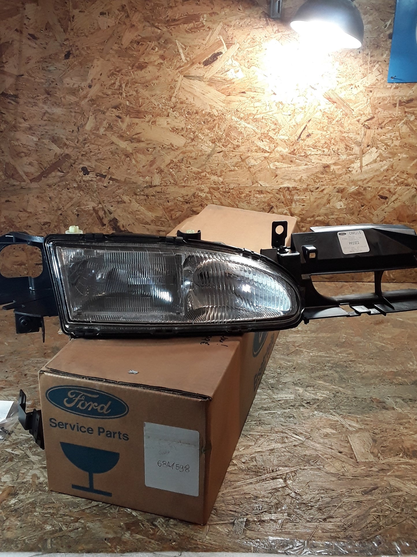 Ford Mondeo Bj 93-96 Hauptscheinwerfer rechts original Ford NEU