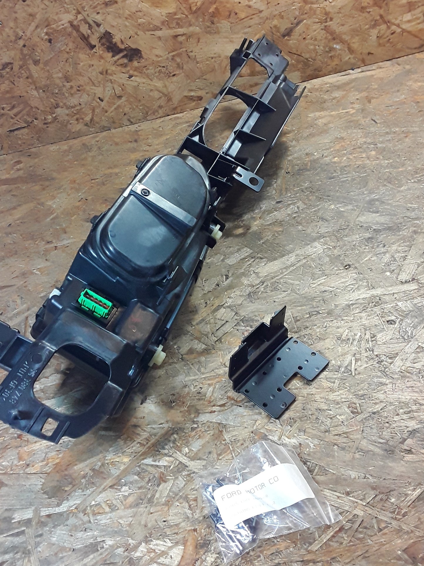 Ford Mondeo Bj 93-96 Hauptscheinwerfer rechts original Ford NEU