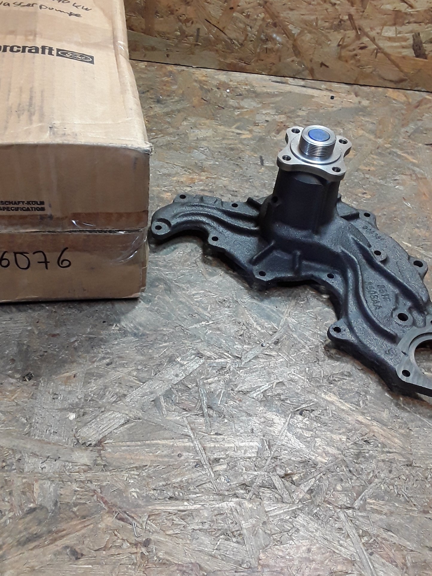 Ford Sierra Bj 84-88 2.0-2.8i/ 66-110KW Wasserpumpe original Ford NEU