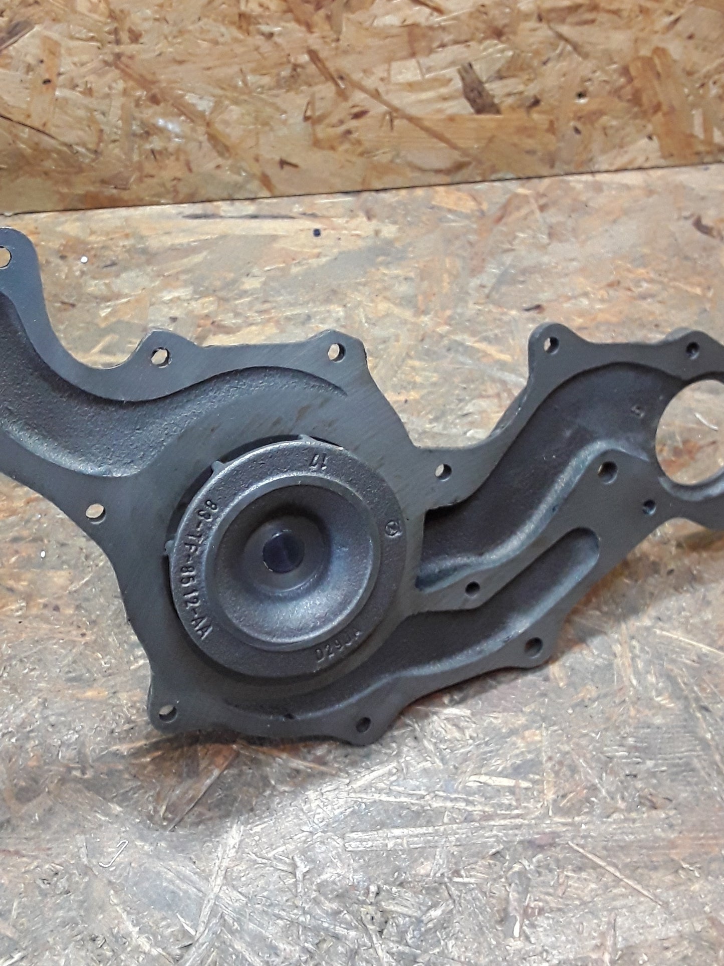 Ford Sierra Bj 84-88 2.0-2.8i/ 66-110KW Wasserpumpe original Ford NEU