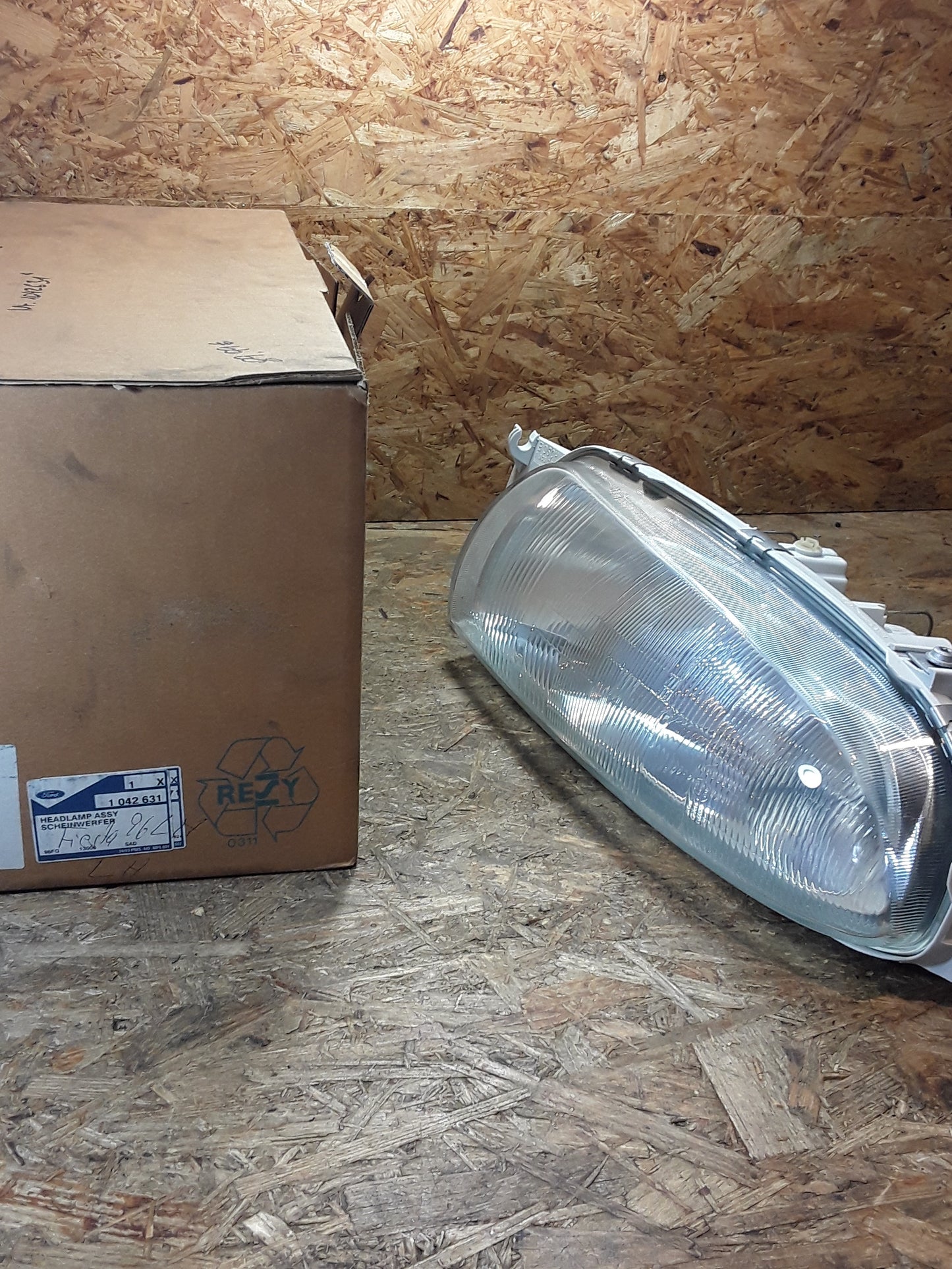 Ford Fiesta IV Bj 95-02 Scheinwerfer links original Ford NEU