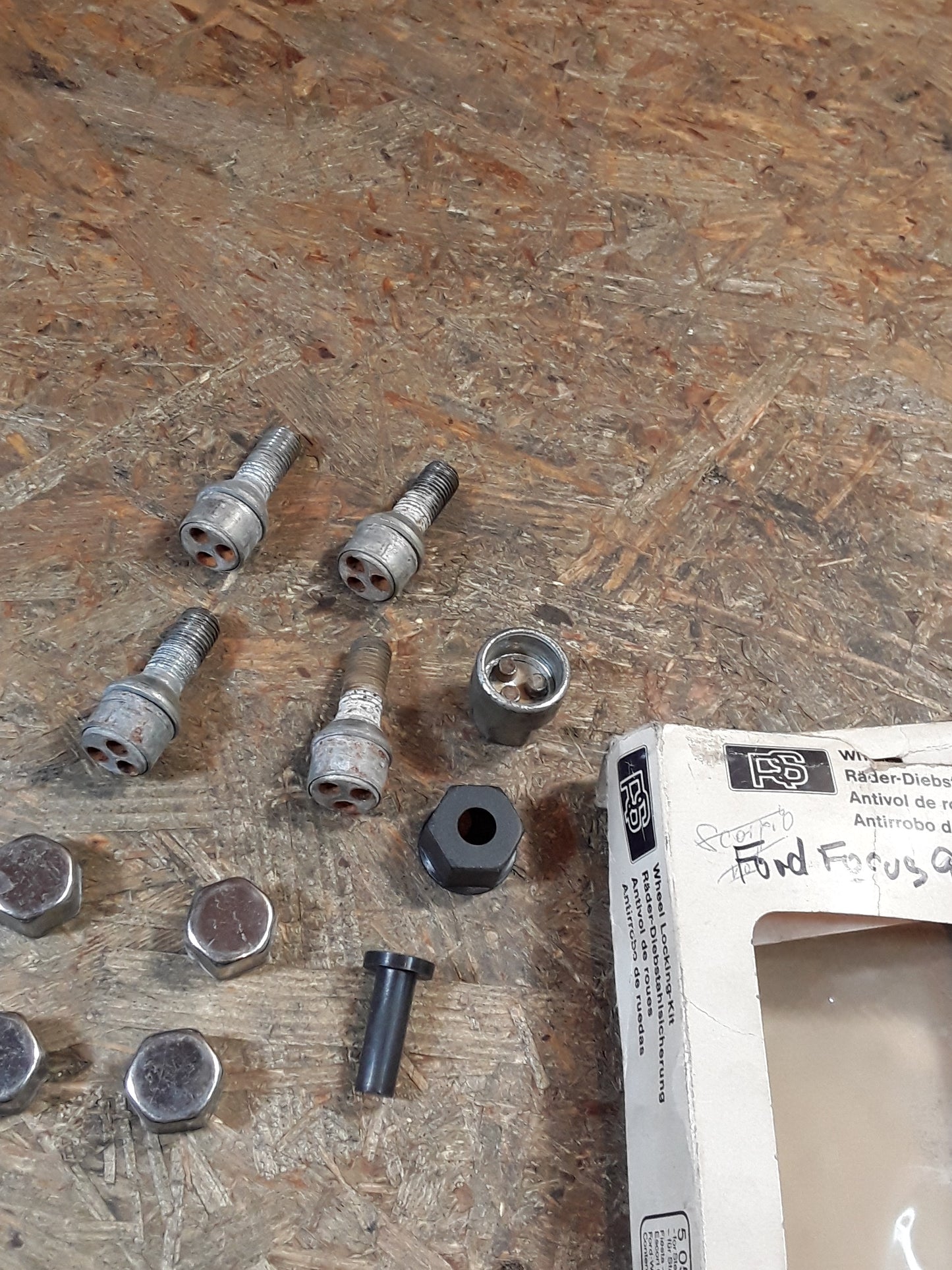 Ford Focus Bj 98-05 Räder Diebstahlsicherung original Ford NEU