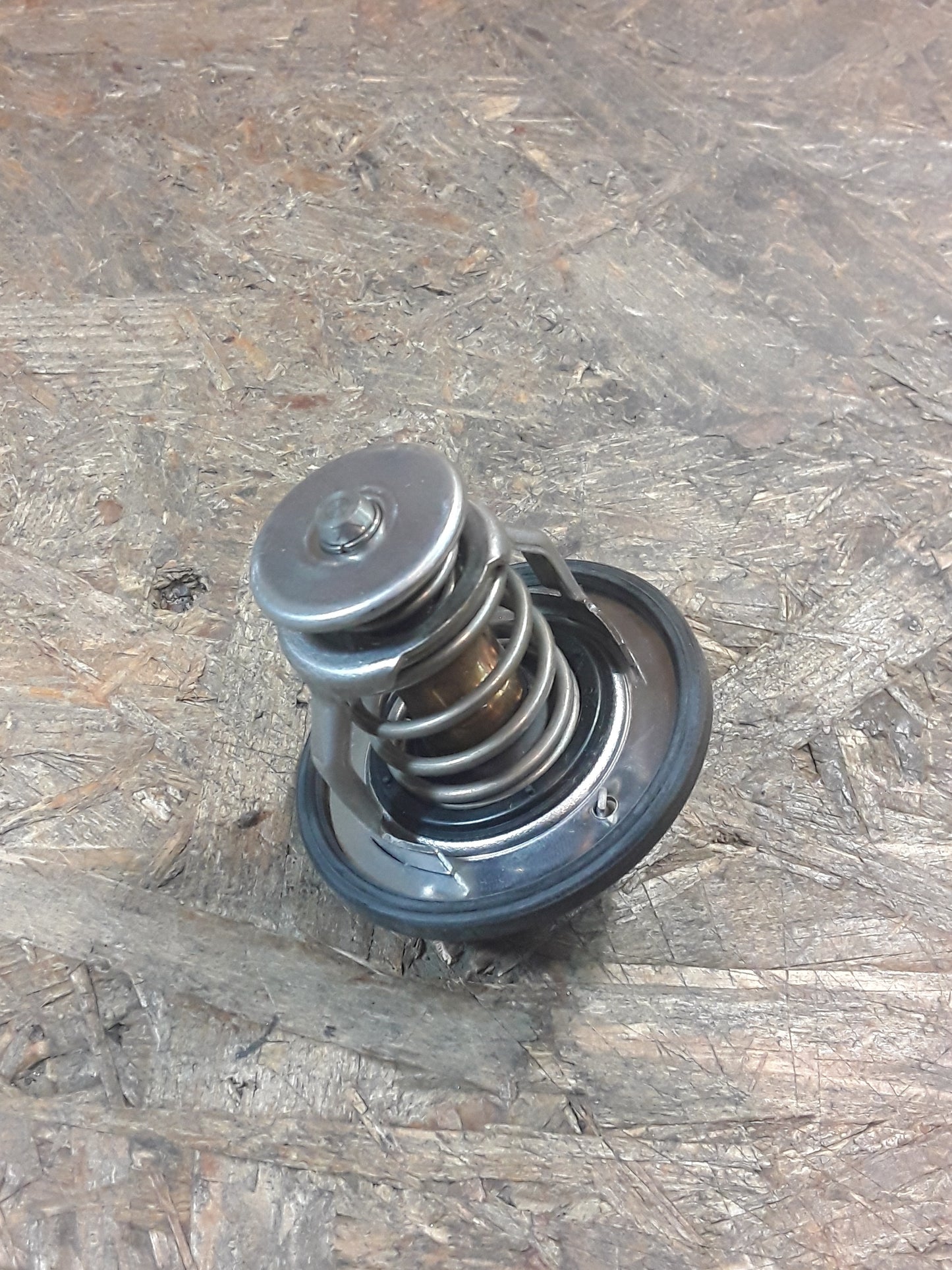 Mitsubishi Colt/ Lancer/ Space Wagon/ Pajero Kühlwasserthermostat original Mitsubishi NEU
