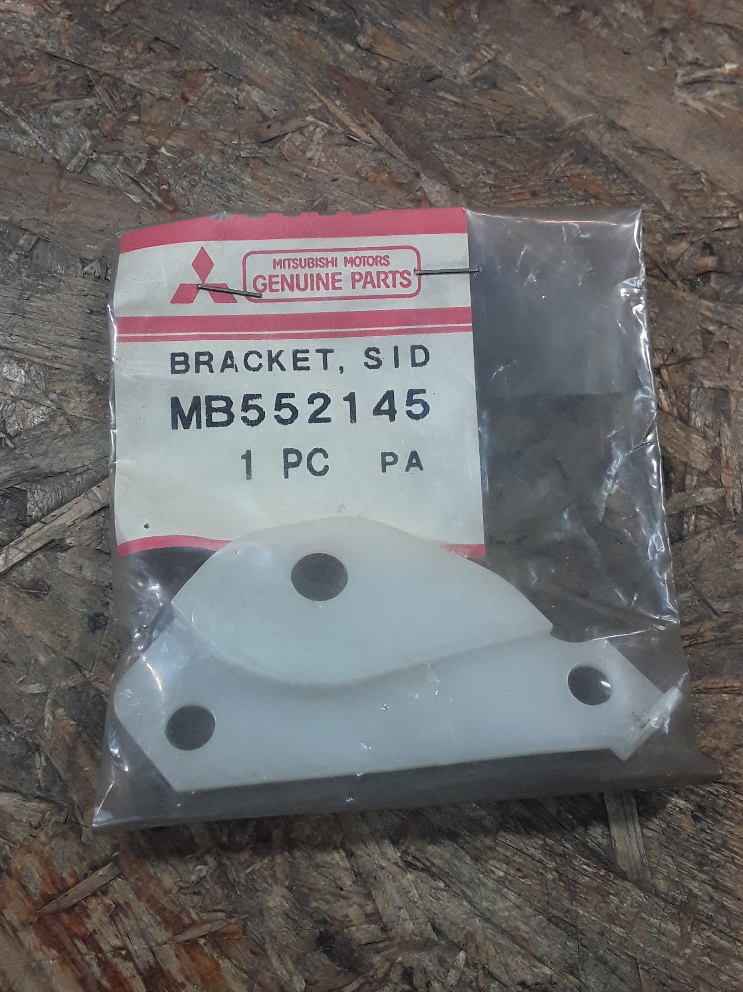 Mitsubishi Colt C50/ Lancer Clip Stoßstangenhalterung links original Mitsubishi NEU