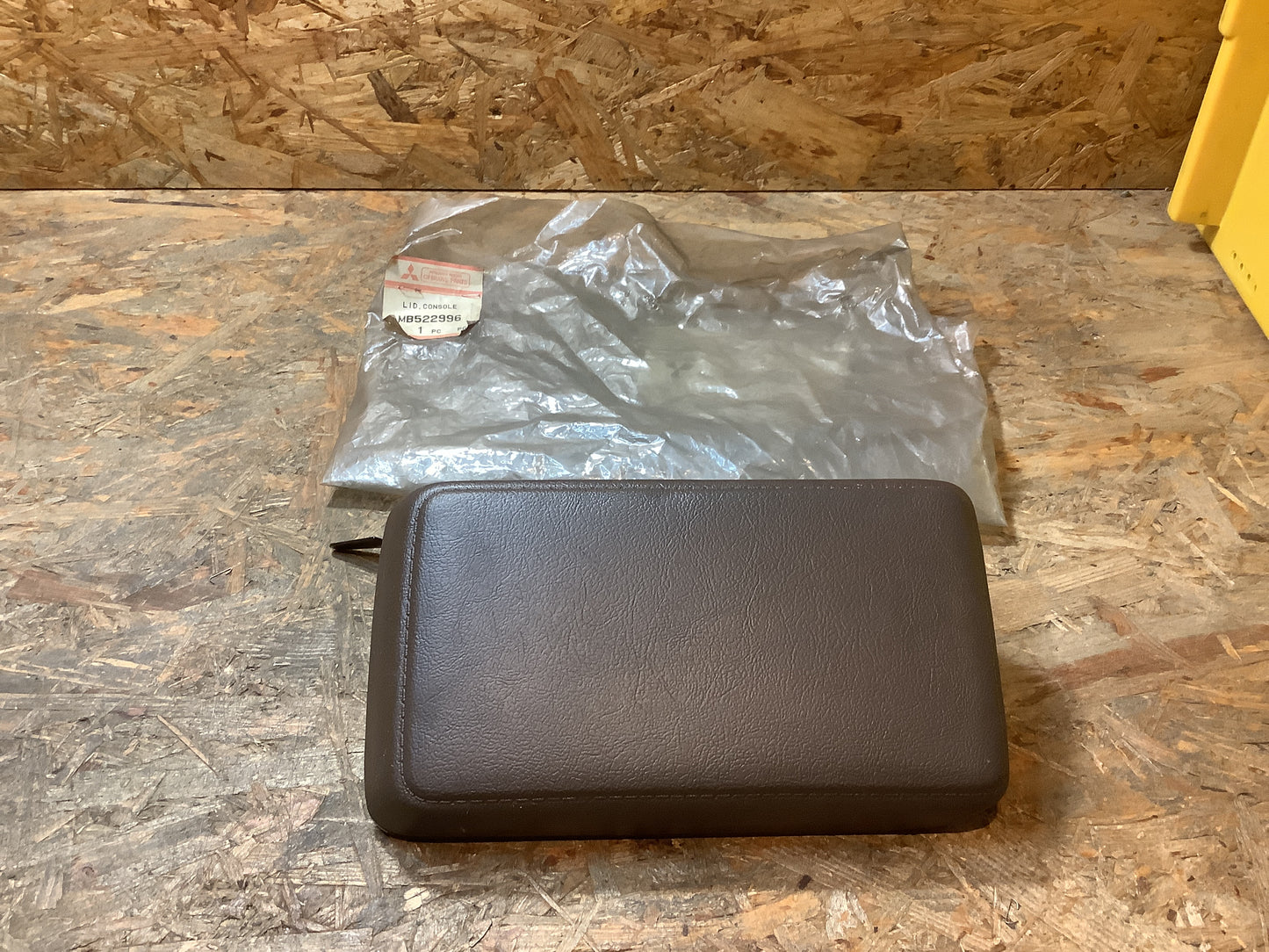 Deckel, Bodenkonsole Original Mitsubishi Pajero Montero NEU