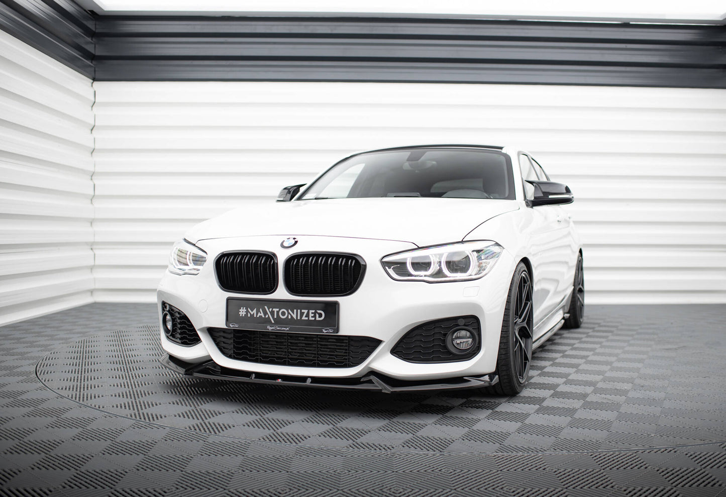 Maxton Front Ansatz V.5 für BMW 1er M-Paket / M140i F20 Facelift schwarz Hochglanz