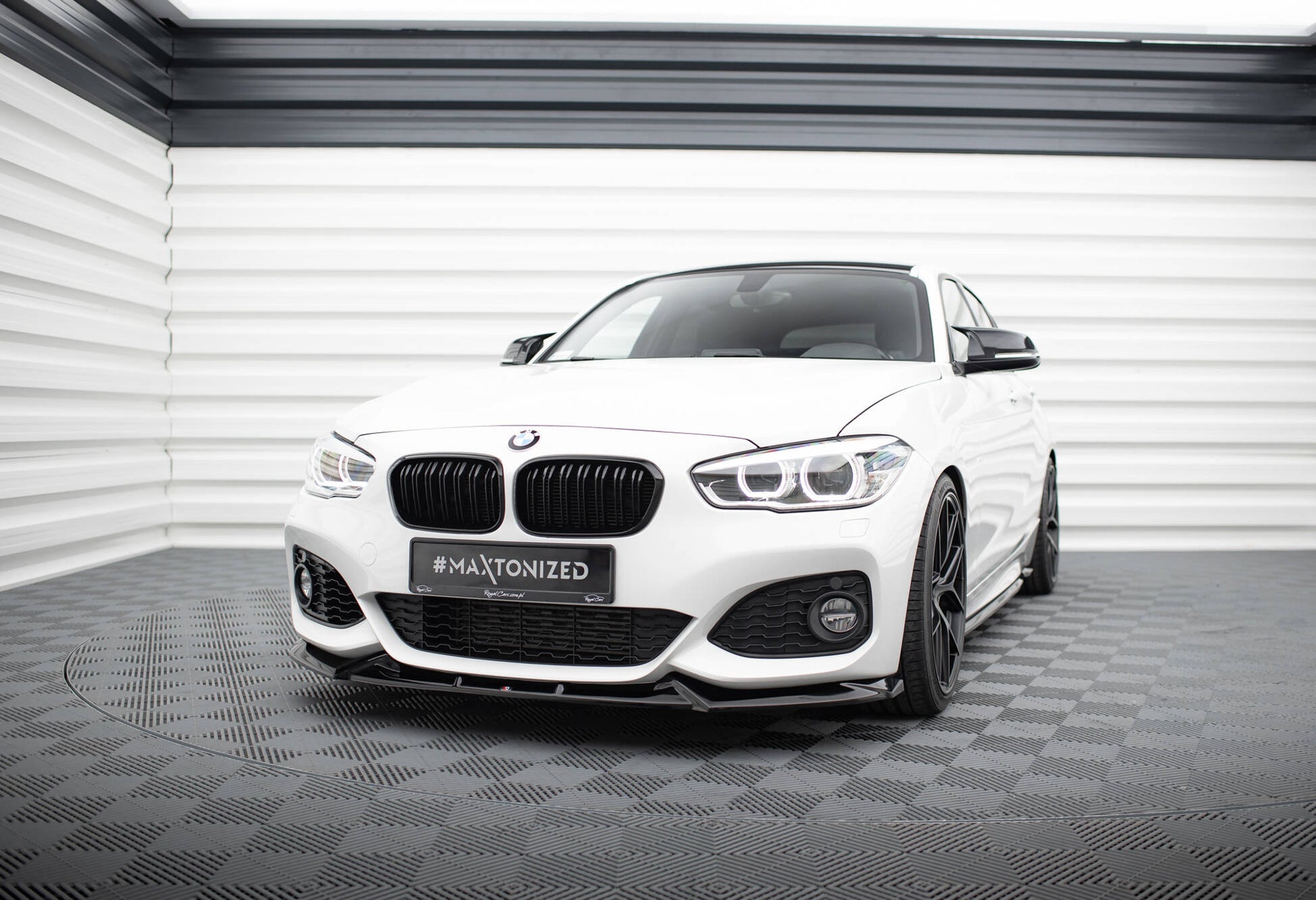 Maxton Front Ansatz V.5 für BMW 1er M-Paket / M140i F20 Facelift schwarz Hochglanz