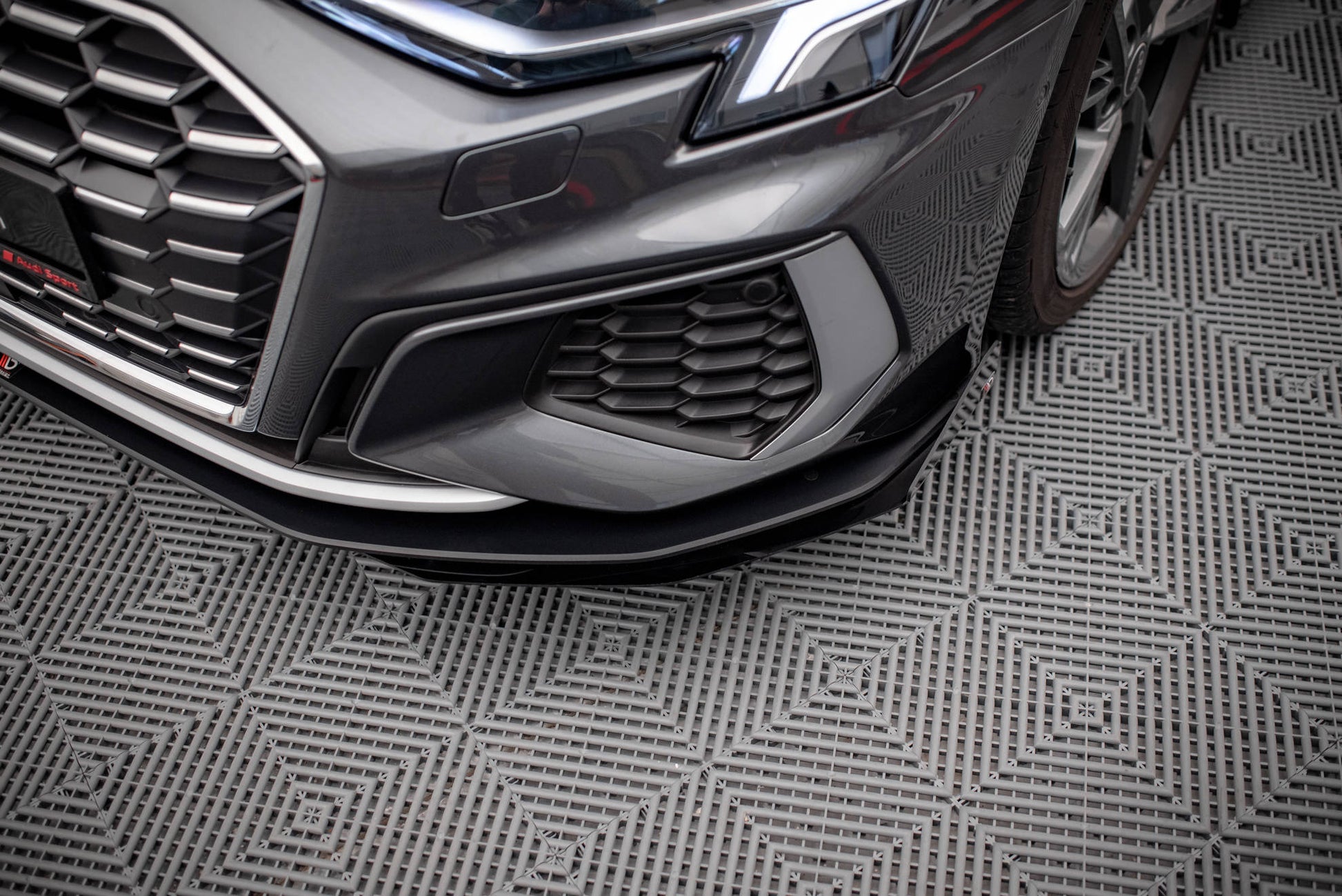 Maxton Street Pro Front Ansatz für +Flaps für V.1 + Flaps Audi S3 / A3 S-Line 8Y schwarz Hochglanz