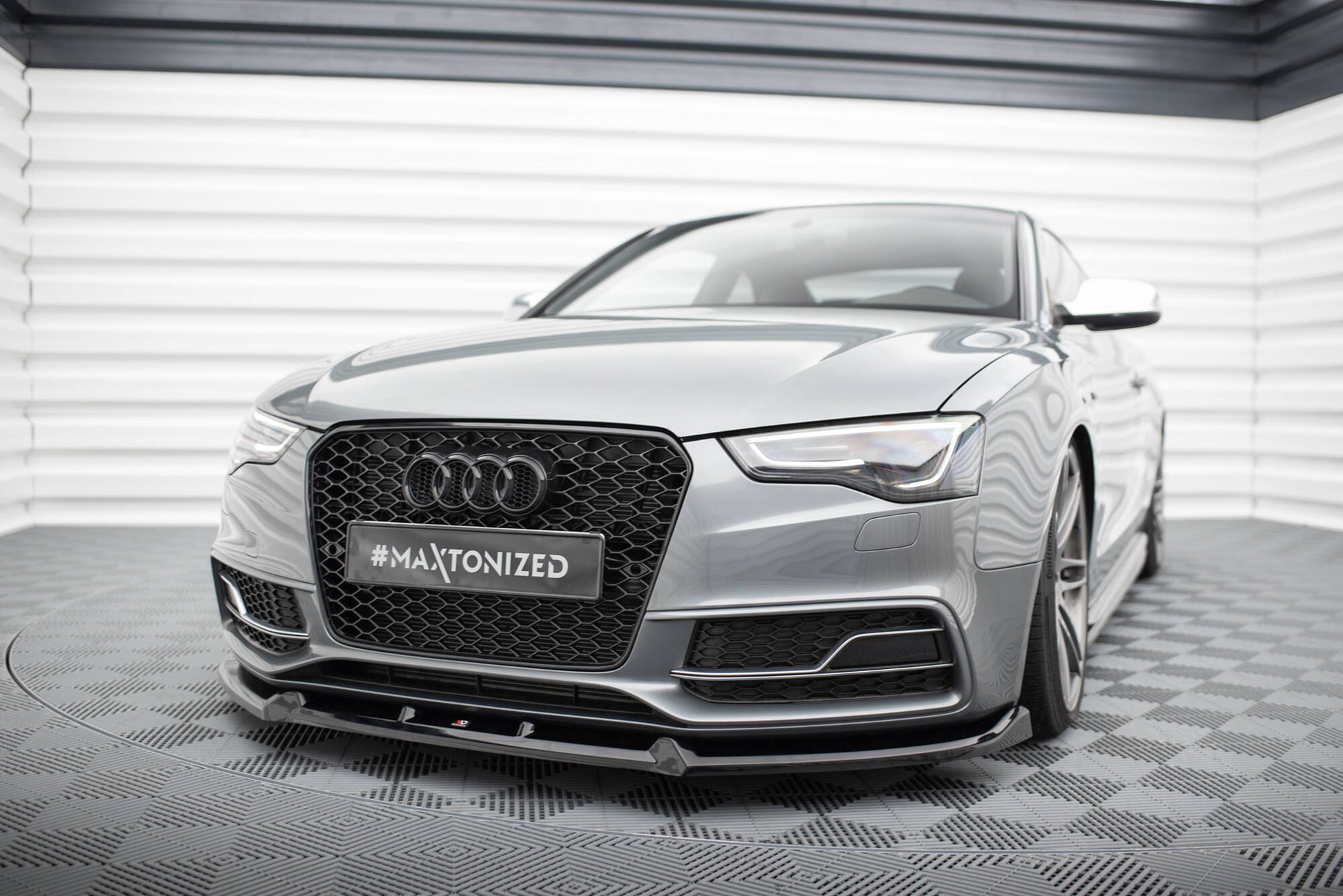Maxton Front Ansatz V.3 für Audi S5 / A5 S-Line Coupe / Sportback 8T Facelift schwarz Hochglanz