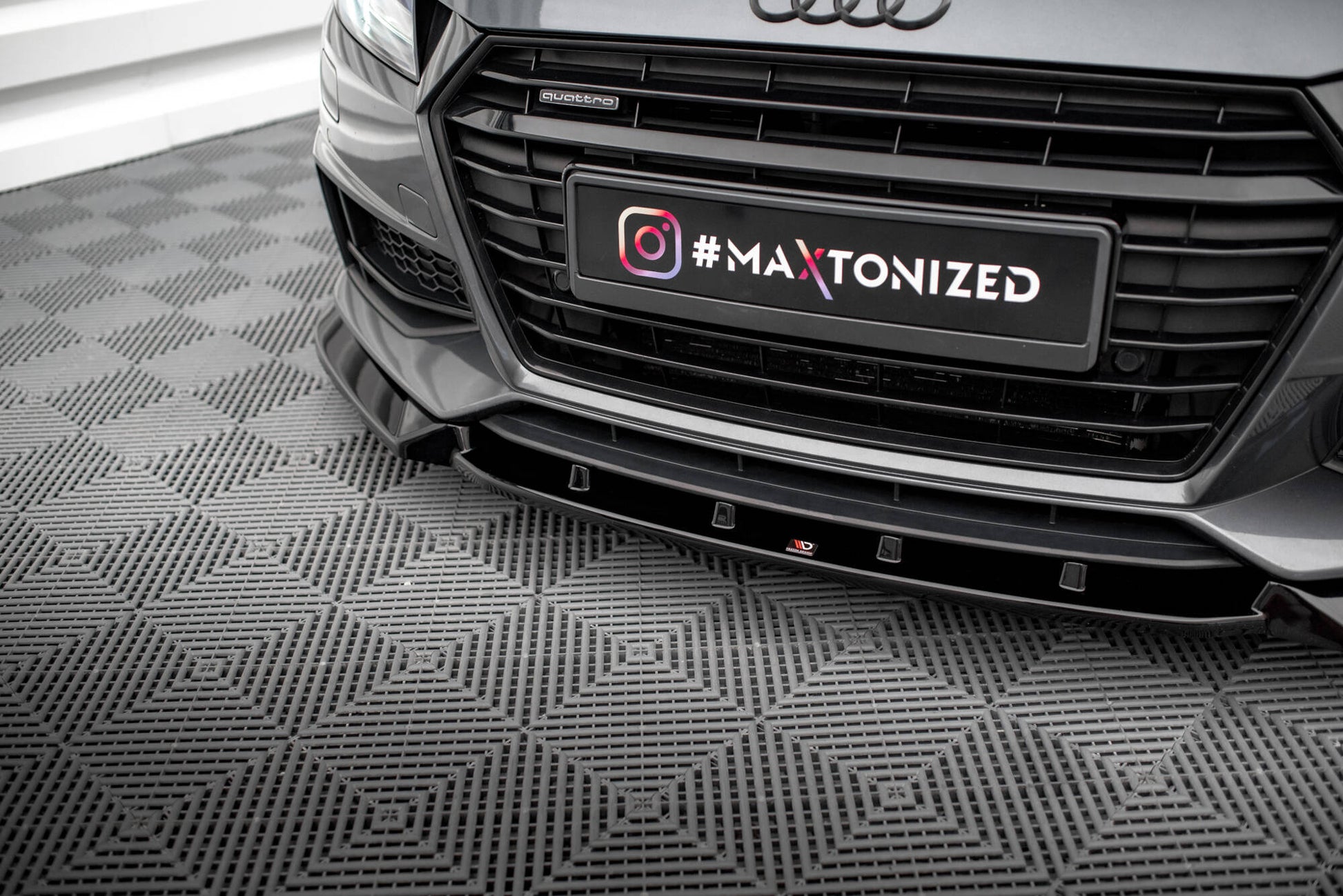 Maxton Front Ansatz V.2 für Audi TT S / S-Line 8S schwarz Hochglanz