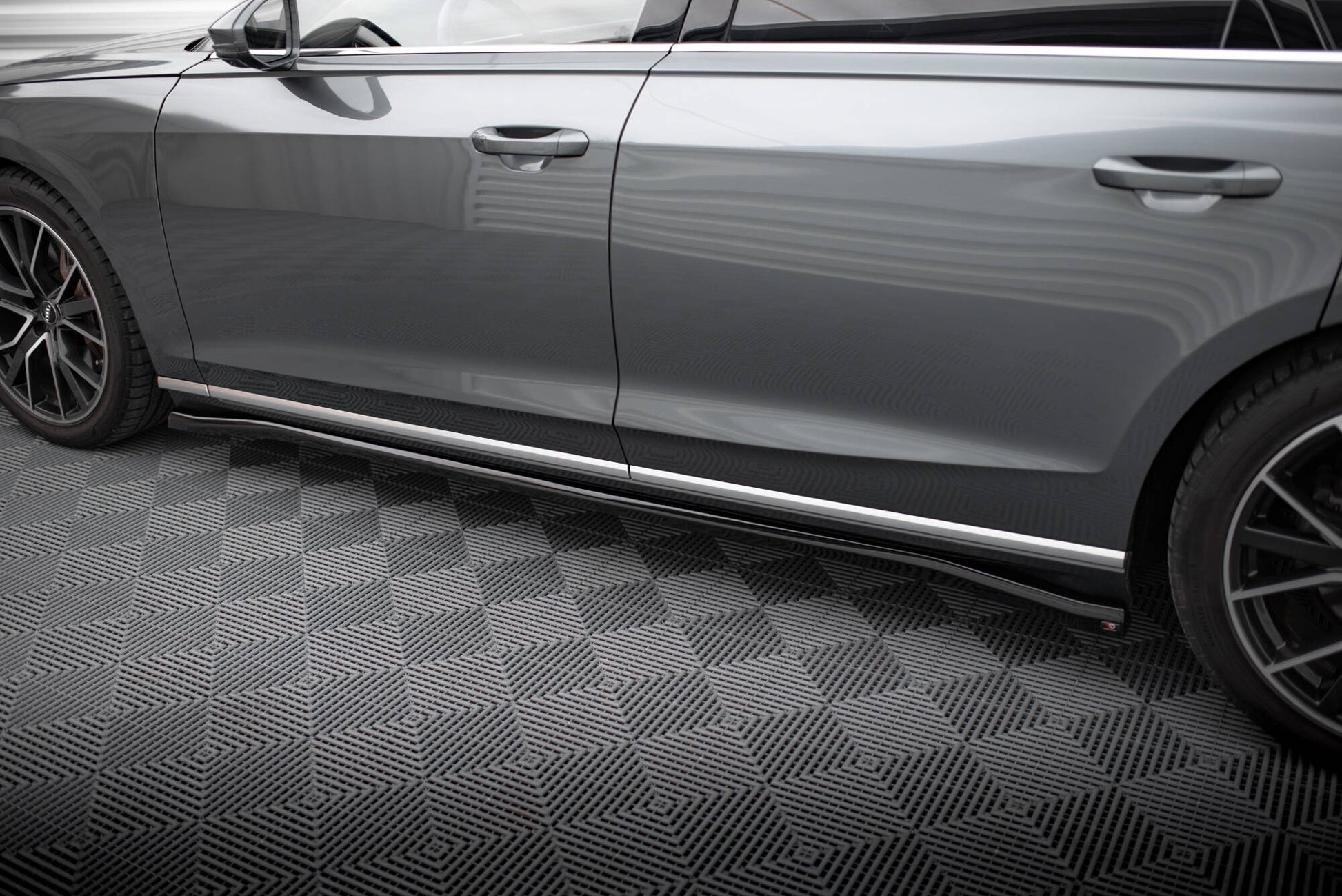 Maxton Seitenschweller Ansatz für Audi A8 D5 schwarz Hochglanz