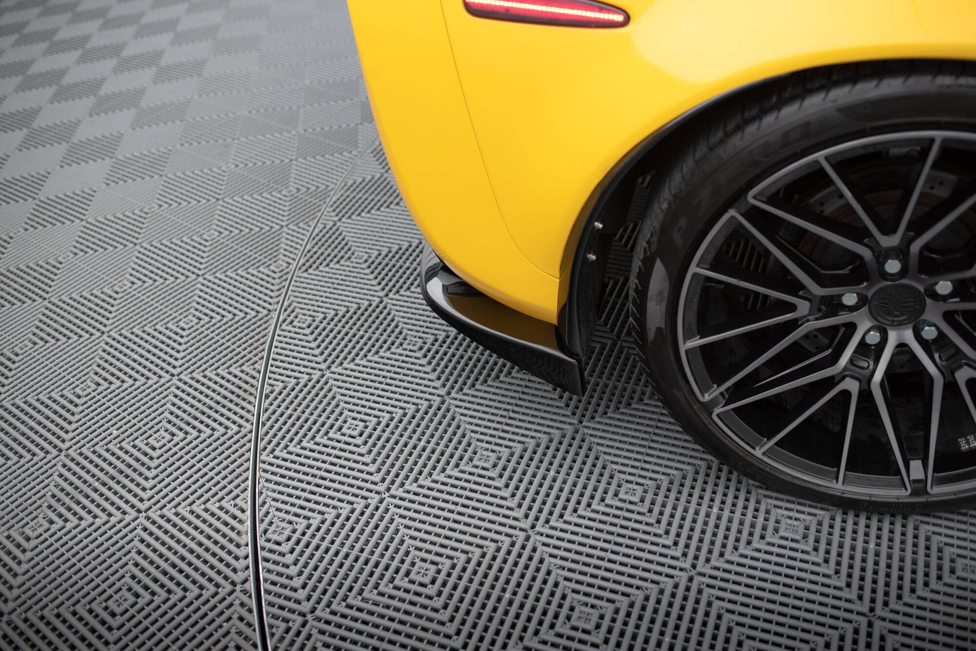 Maxton Heck Ansatz Flaps Diffusor für Chevrolet Corvette C6 schwarz Hochglanz