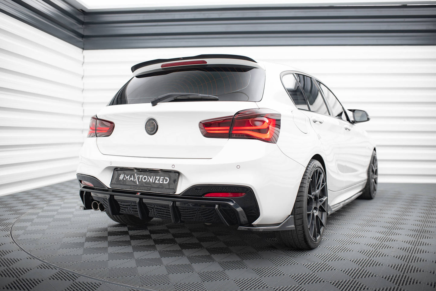 Maxton Heck Ansatz Flaps Diffusor für BMW 1er M-Paket / M140i F20 Facelift  schwarz Hochglanz