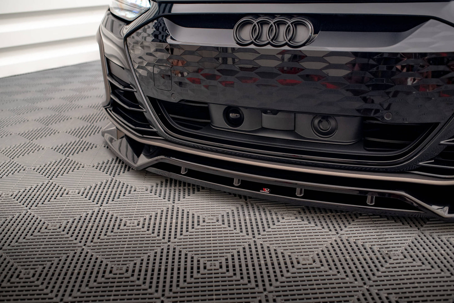 Maxton Front Ansatz V.2 für Audi e-Tron GT / RS GT Mk1 schwarz Hochglanz