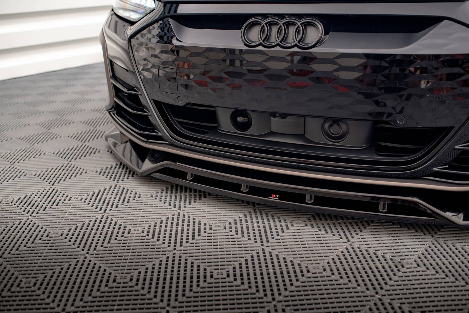 Maxton Front Ansatz V.2 für Audi e-Tron GT / RS GT Mk1 schwarz Hochglanz