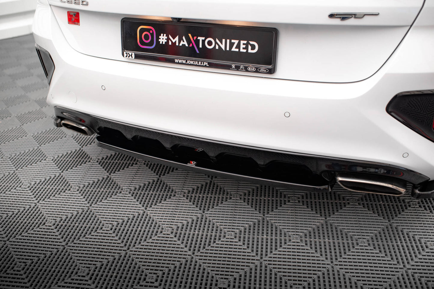 Maxton Mittlerer Diffusor Heck Ansatz für Kia Ceed GT Mk3  schwarz Hochglanz
