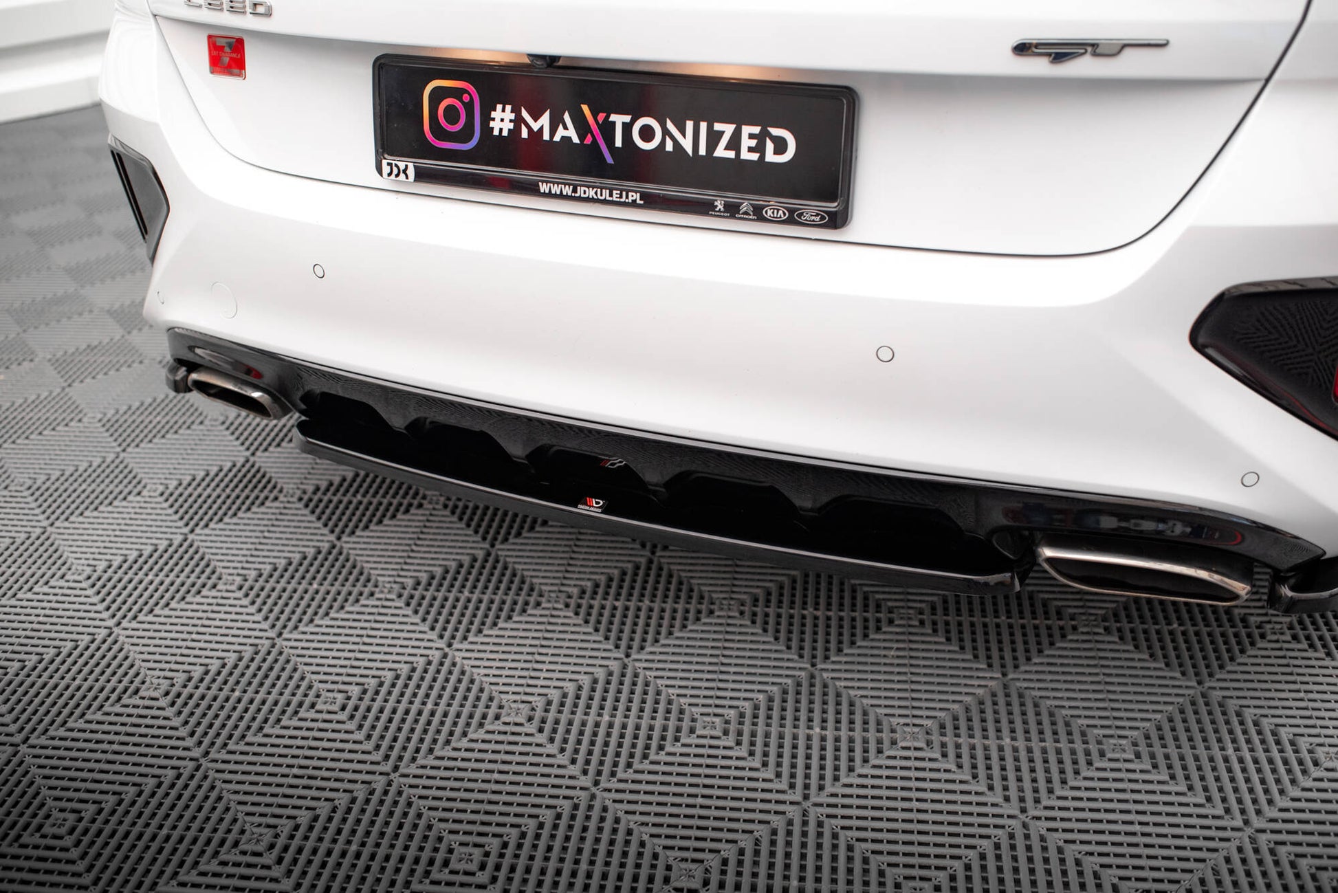Maxton Mittlerer Diffusor Heck Ansatz für Kia Ceed GT Mk3  schwarz Hochglanz