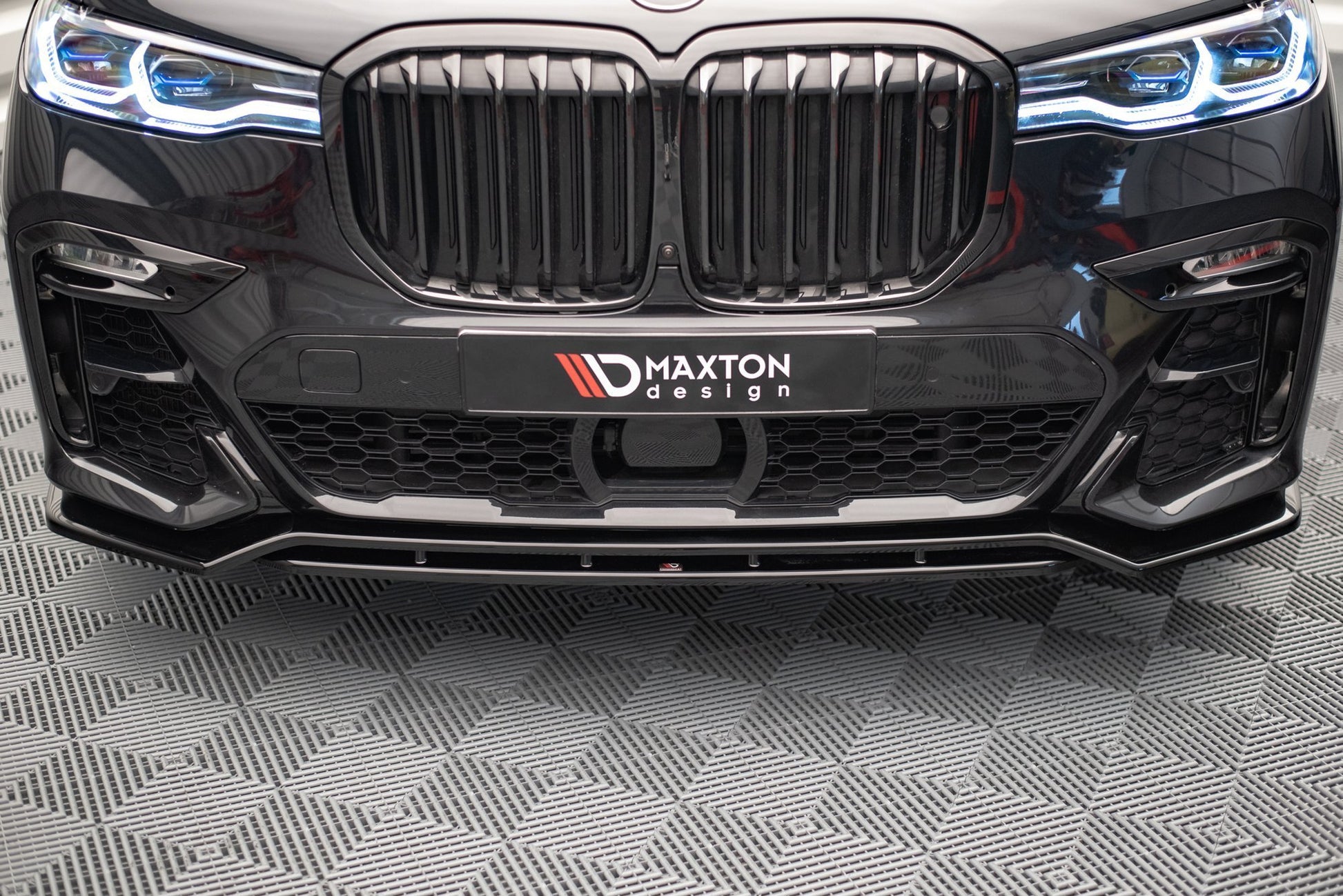 Maxton Front Ansatz V.1 für BMW X7 M G07 schwarz Hochglanz