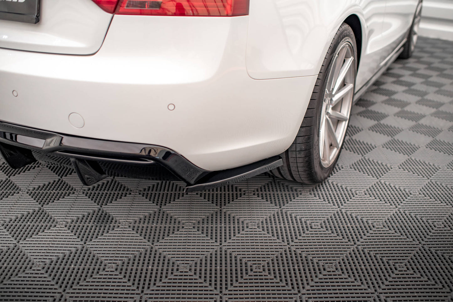 Maxton Heck Ansatz Flaps Diffusor für Audi A5 Coupe 8T Facelift schwarz Hochglanz