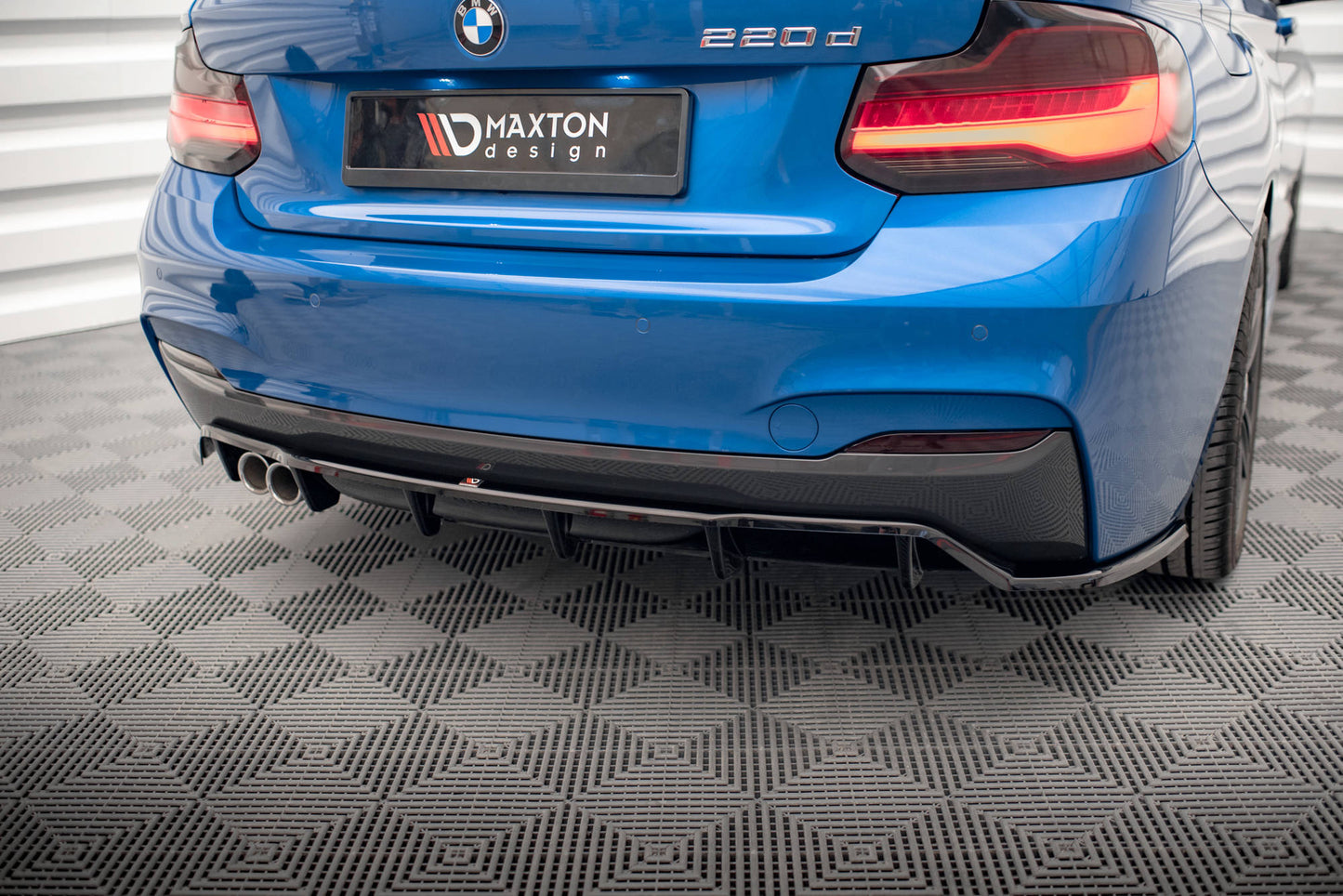 Maxton Mittlerer Diffusor Heck Ansatz DTM Look für BMW 2 M-Paket F22 schwarz matt