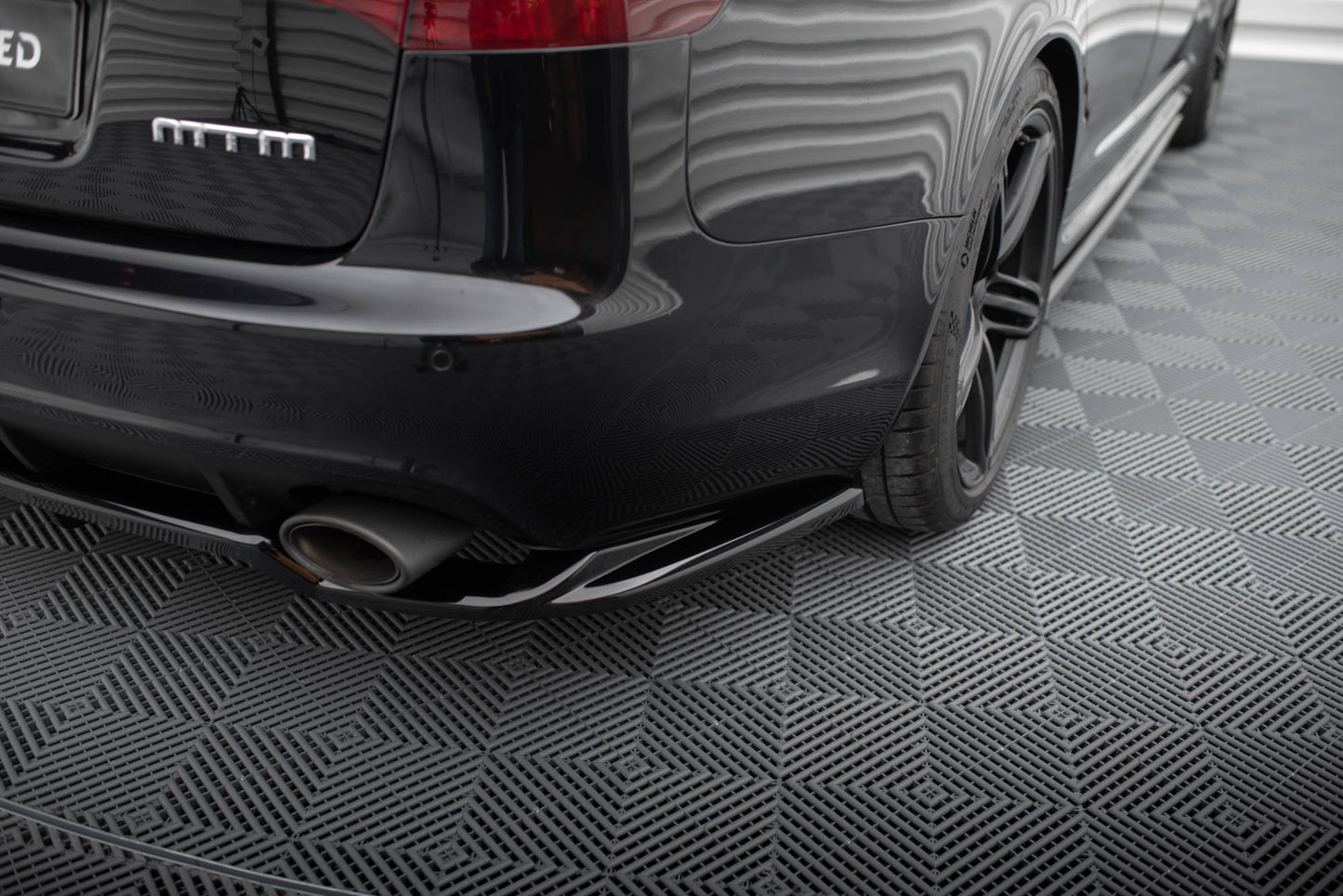 Maxton Mittlerer Diffusor Heck Ansatz DTM Look für Audi RS6 Avant C6 schwarz Hochglanz
