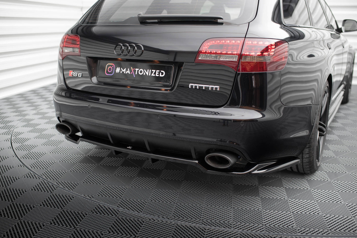 Maxton Mittlerer Diffusor Heck Ansatz DTM Look für Audi RS6 Avant C6 schwarz Hochglanz
