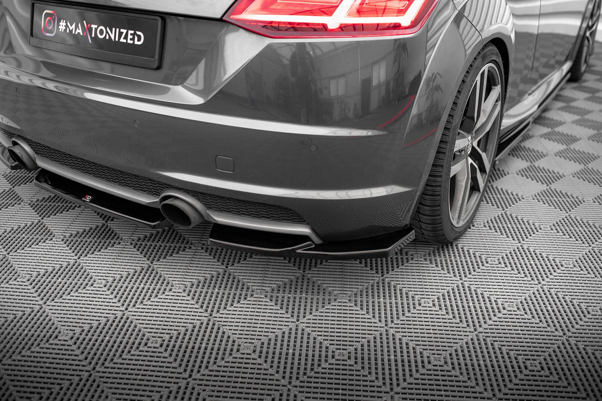 Maxton Heck Ansatz Flaps Diffusor V.1 für Audi TT S-Line 8S schwarz Hochglanz