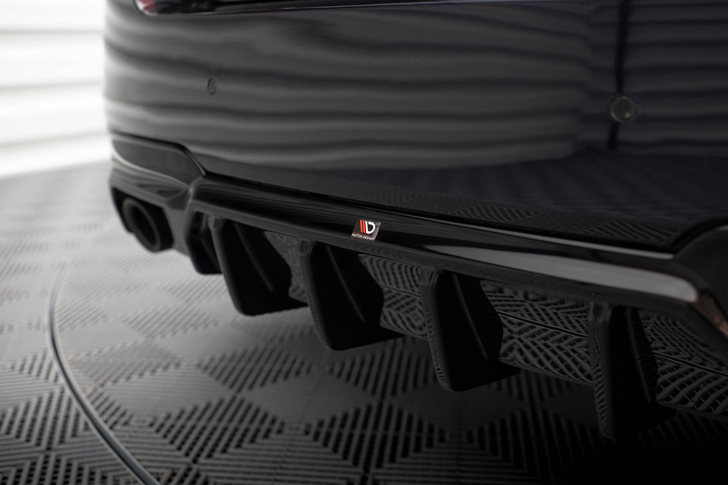 Maxton Diffusor Heck Ansatz V.2 für BMW 5er M-Paket F10 (Version mit zwei Einzelauspuffanlagen)