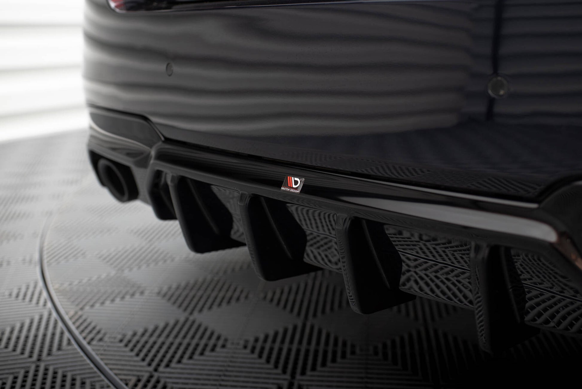 Maxton Diffusor Heck Ansatz V.2 für BMW 5er M-Paket F10 (Version mit zwei Einzelauspuffanlagen)