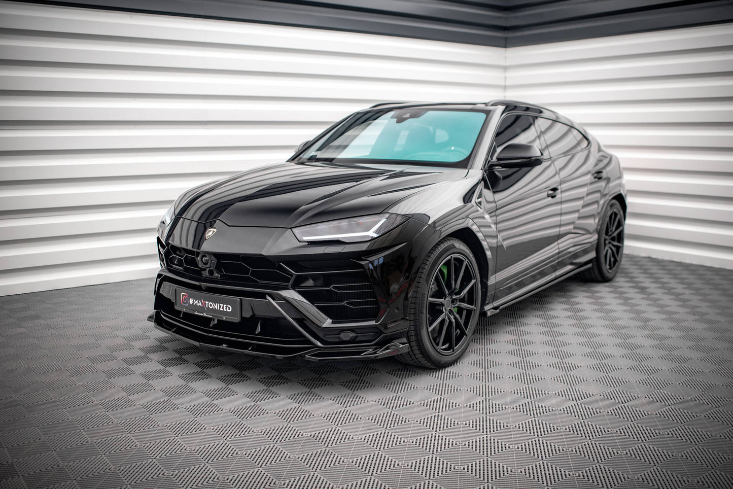 Maxton Front Ansatz V.3 für Lamborghini Urus Mk1 schwarz Hochglanz